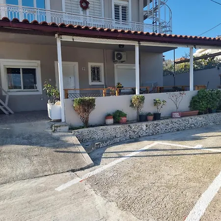 Isthmus Filoxenia * Íszthmia