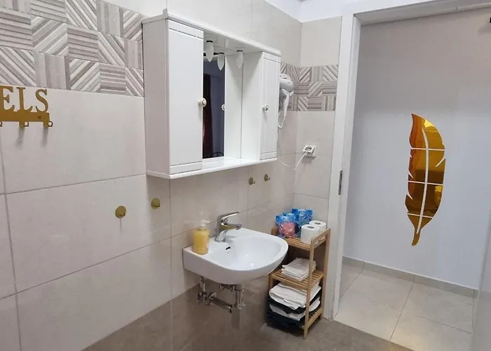 Isthmus Filoxenia Isthmia