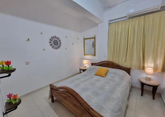 Isthmus Filoxenia * Isthmia