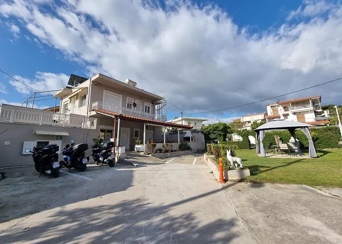 Isthmus Filoxenia Nyaraló *