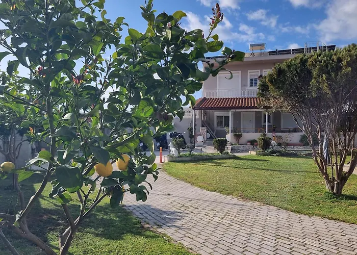 Isthmus Filoxenia Nyaraló *